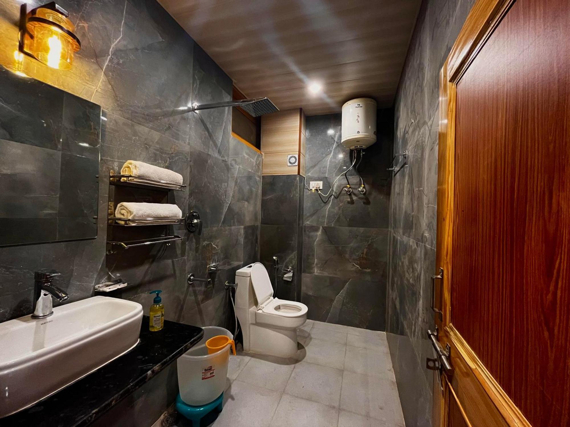 Hotel Mid Orchard Kasol L River Side -Pure Veg Hotel Ngoại thất bức ảnh